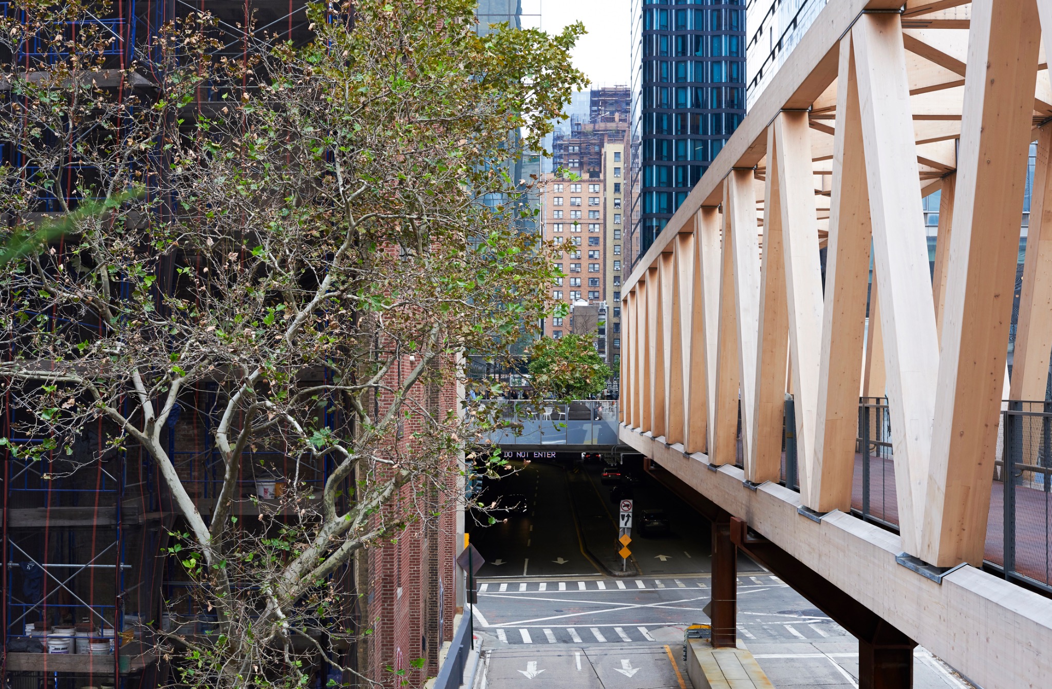 Elevated High Line structure crossing between New York buildings